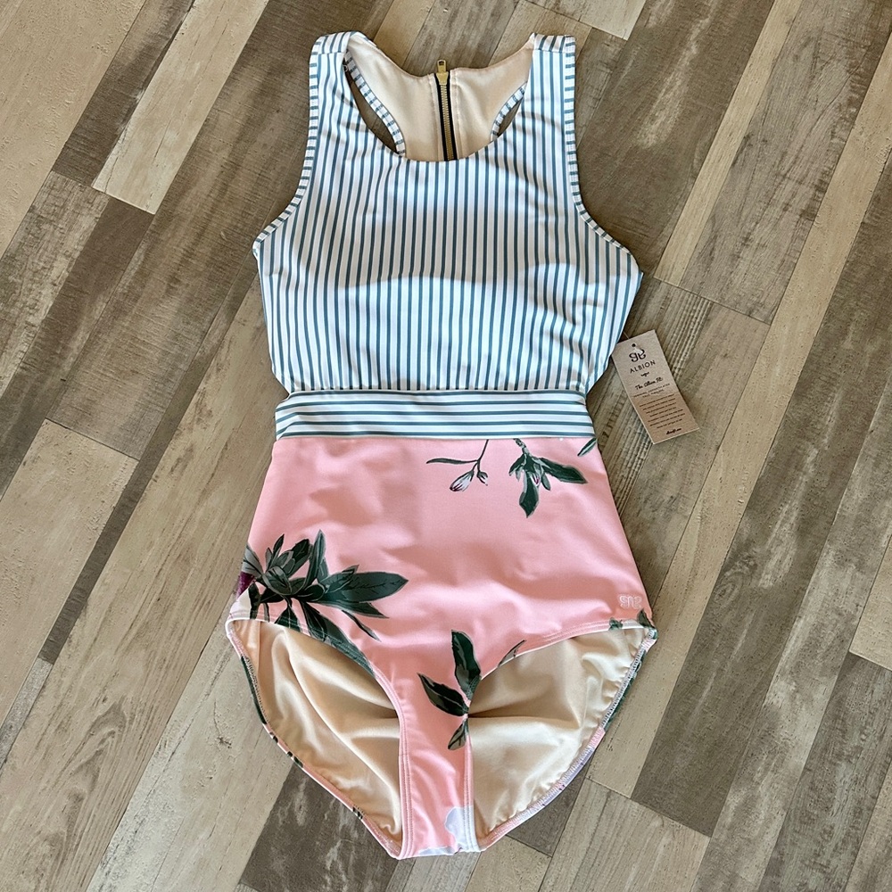 Albion Fit Island Fever Striped and Floral One Piece Swimsuit NWT Women's Large